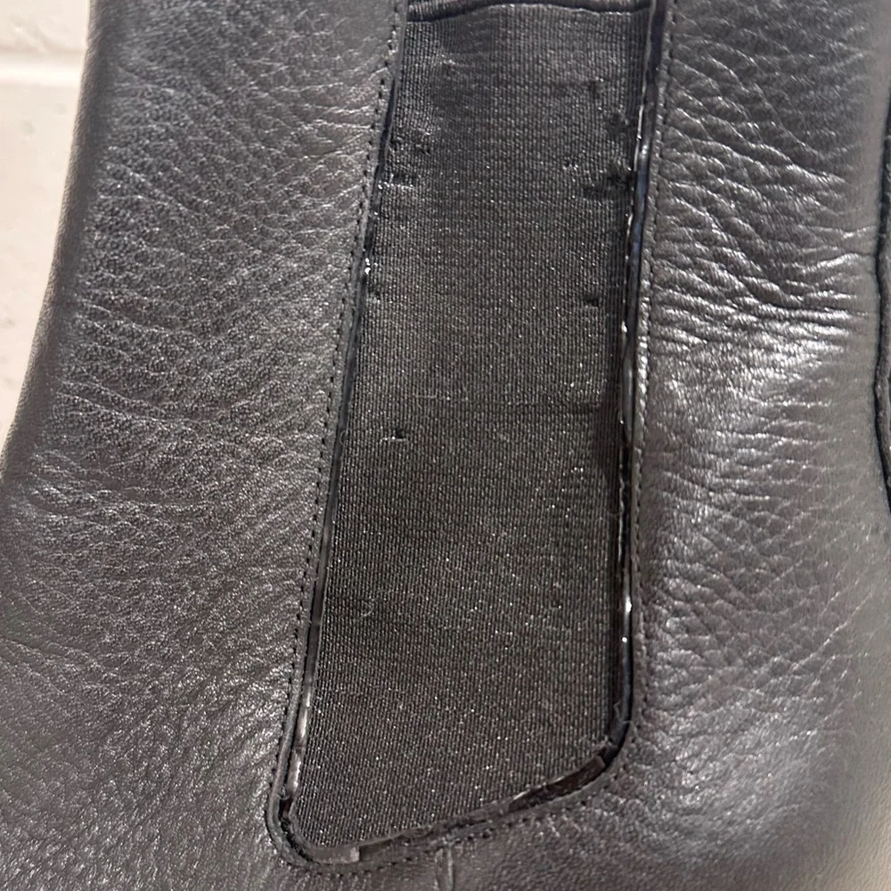 New Tory Burch Black Genuine Leather Chelsea Pull On Heeled Boot Rugged Sole 8